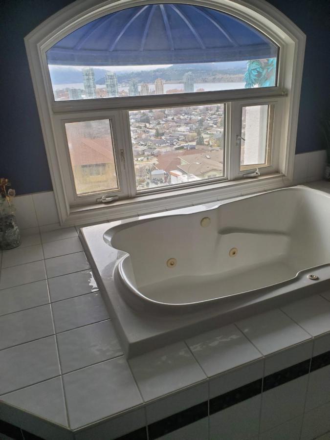 Lakeview House With 4 Rooms Kelowna Near Downtown & Knox Moutain Buitenkant foto